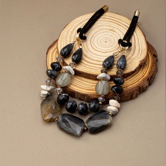 Vintage Double Layered Elegant Black and Gold Beaded Necklace - Picture 5 of 5